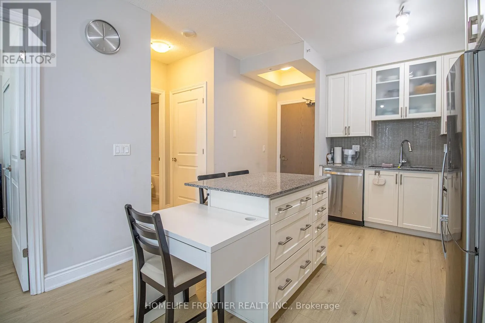 609B - 9090 YONGE STREET