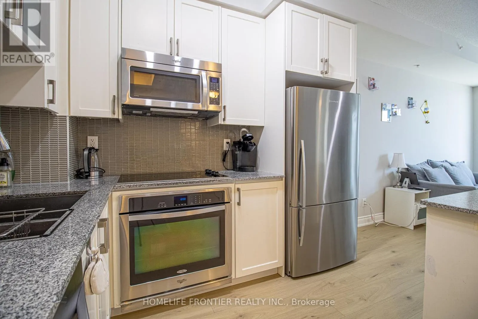 609B - 9090 YONGE STREET