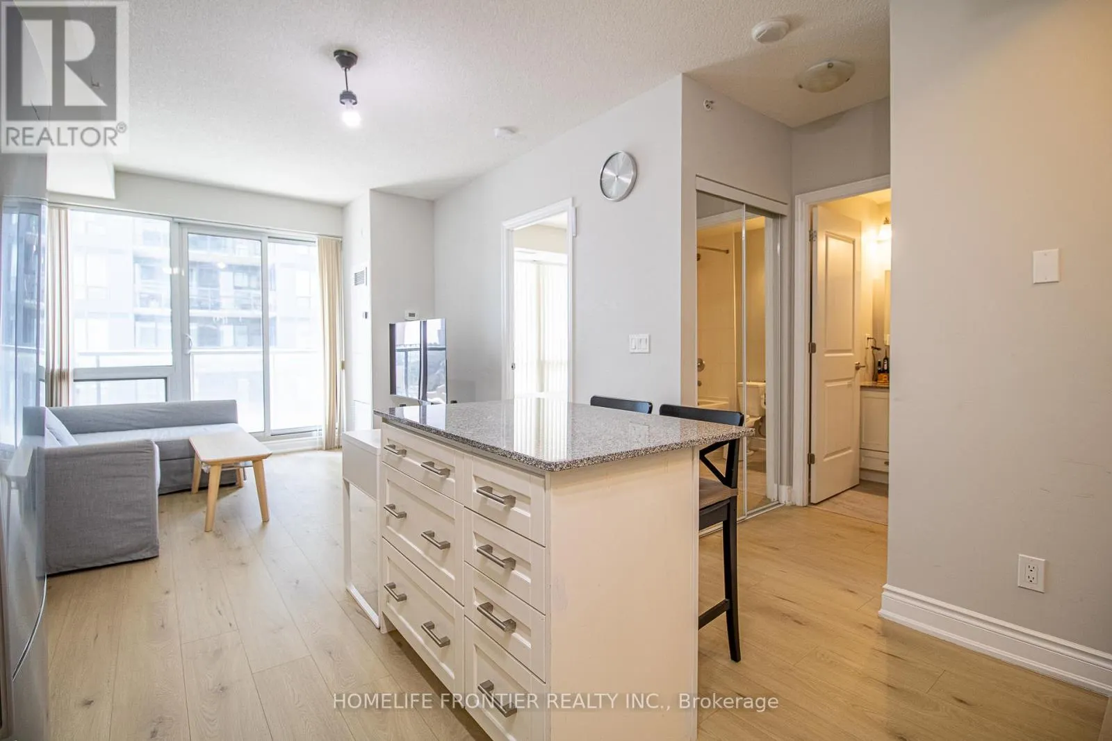 609B - 9090 YONGE STREET