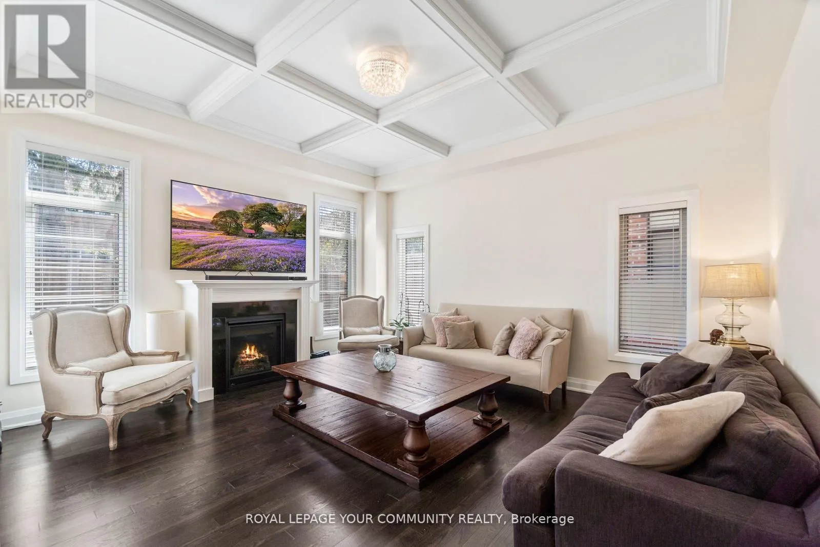 8 DUNCOMBE LANE