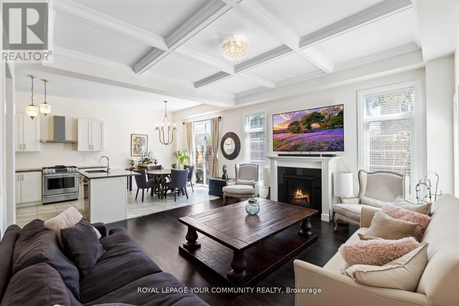 8 DUNCOMBE LANE