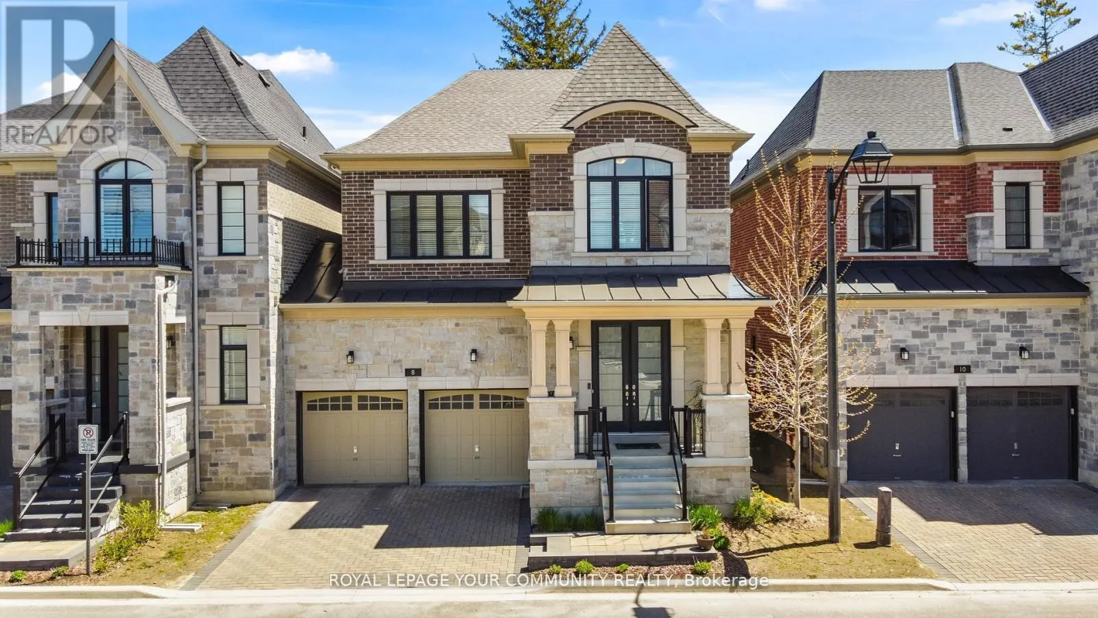 8 DUNCOMBE LANE
