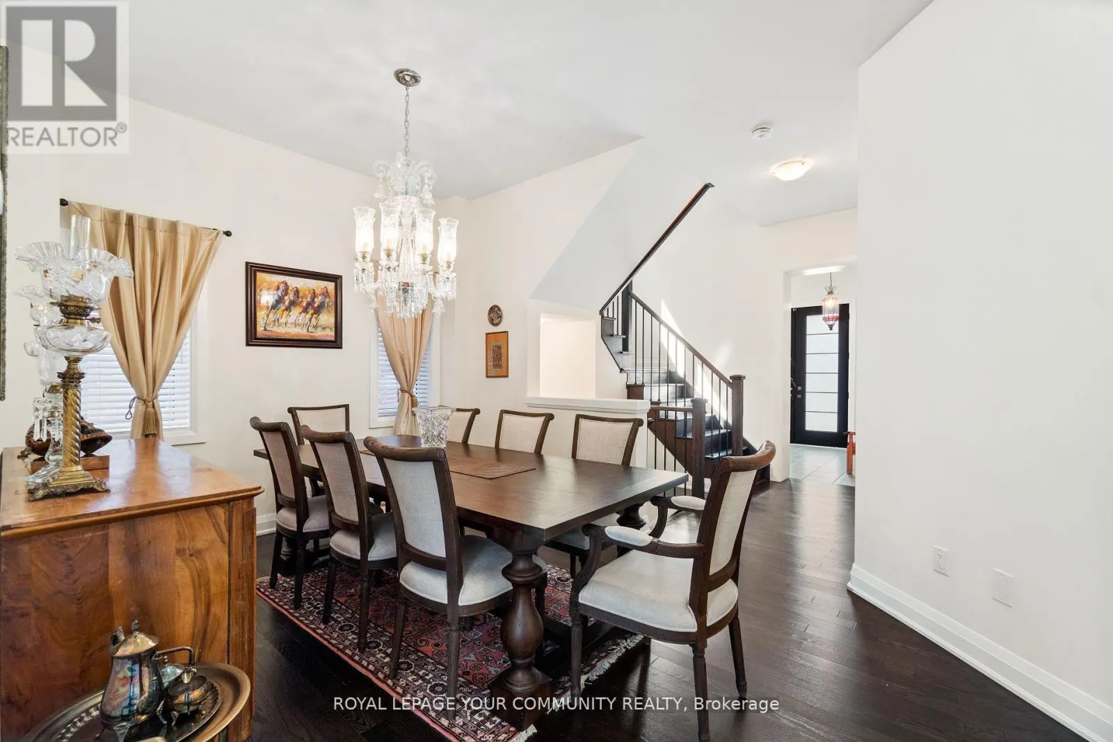 8 DUNCOMBE LANE
