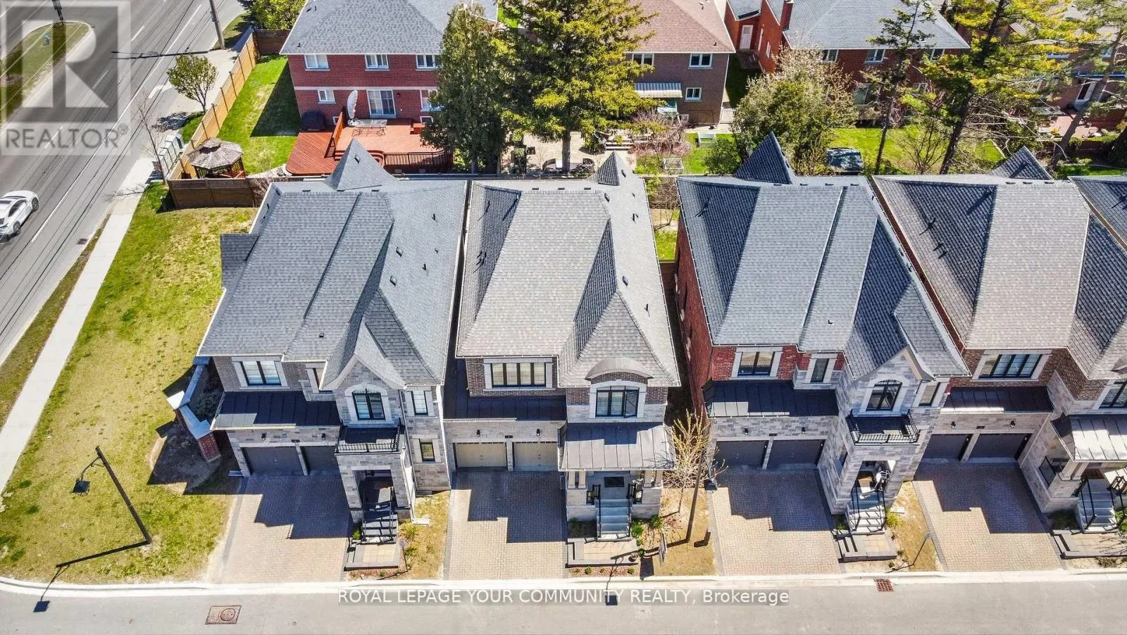 8 DUNCOMBE LANE