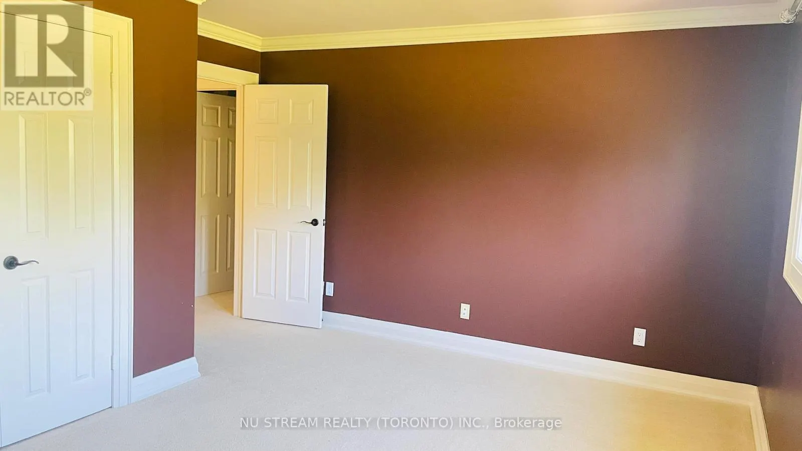 4 WILLOW CREEK DRIVE