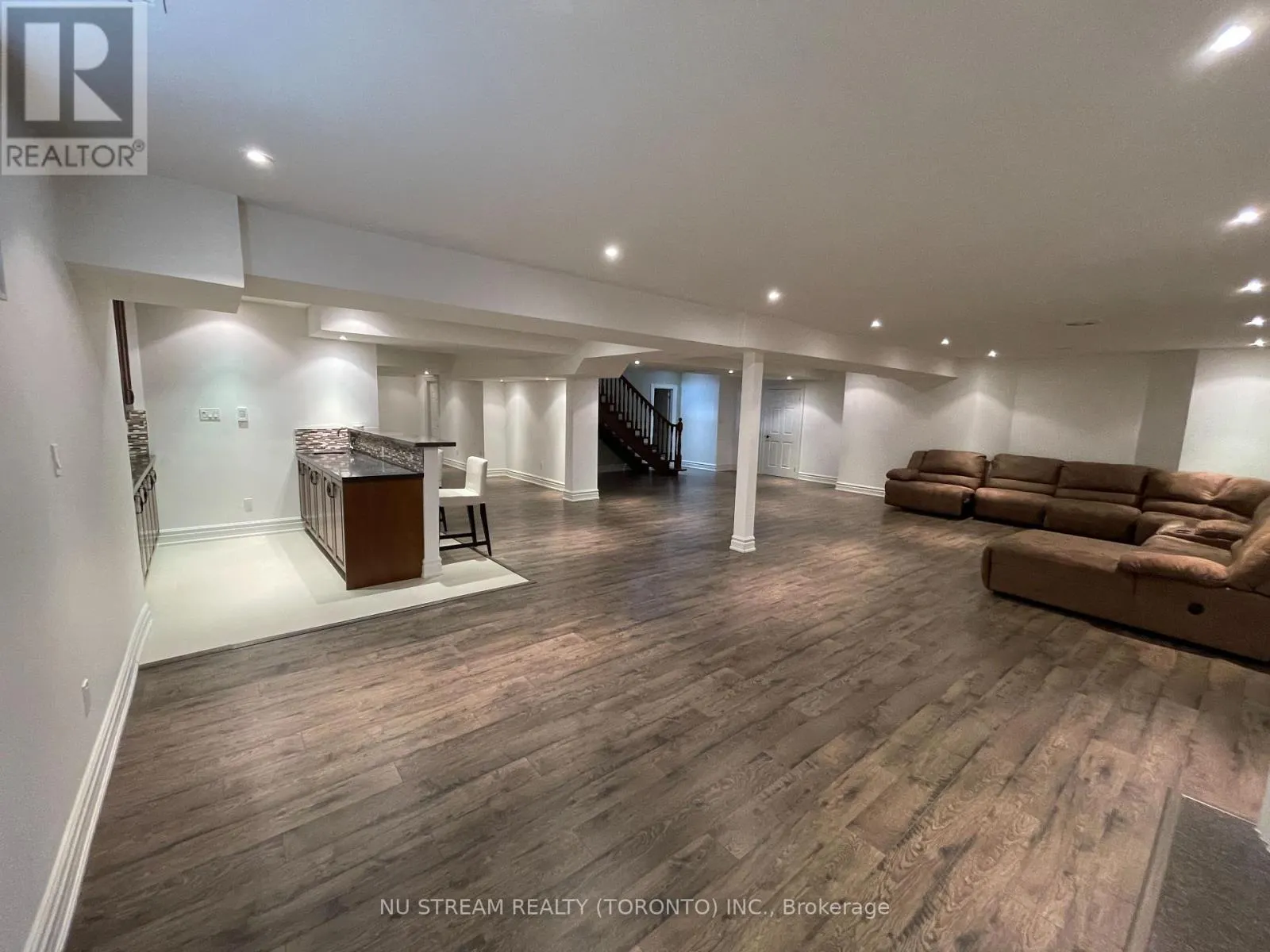 4 WILLOW CREEK DRIVE