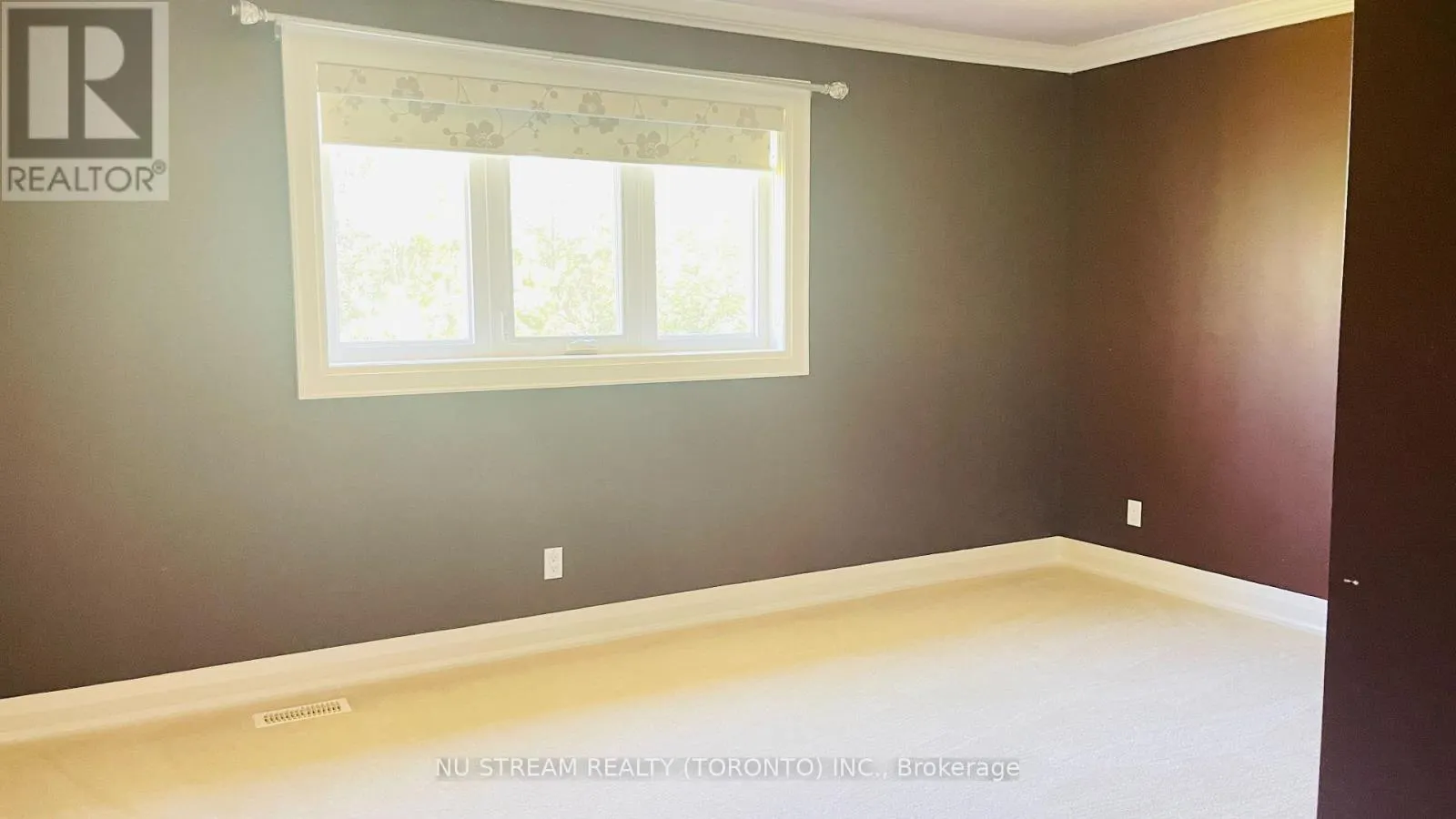 4 WILLOW CREEK DRIVE