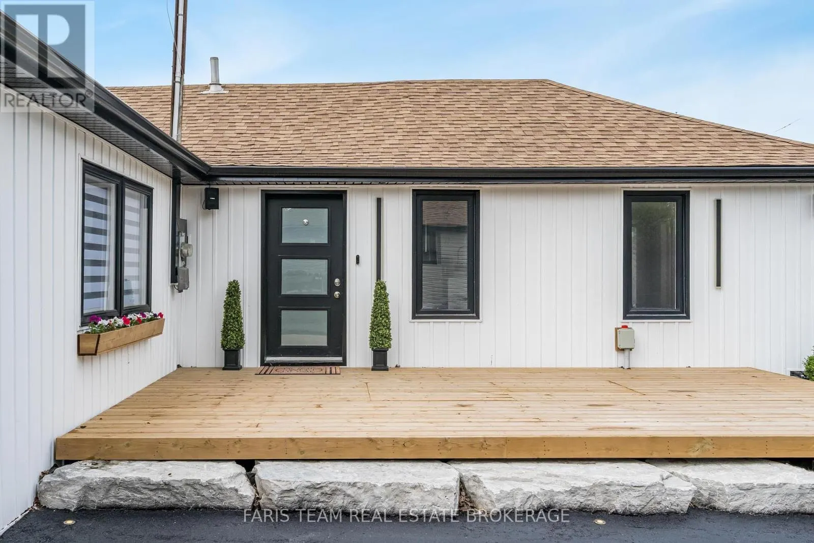 1135 POPLAR DRIVE