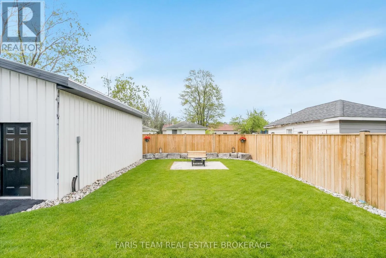 1135 POPLAR DRIVE
