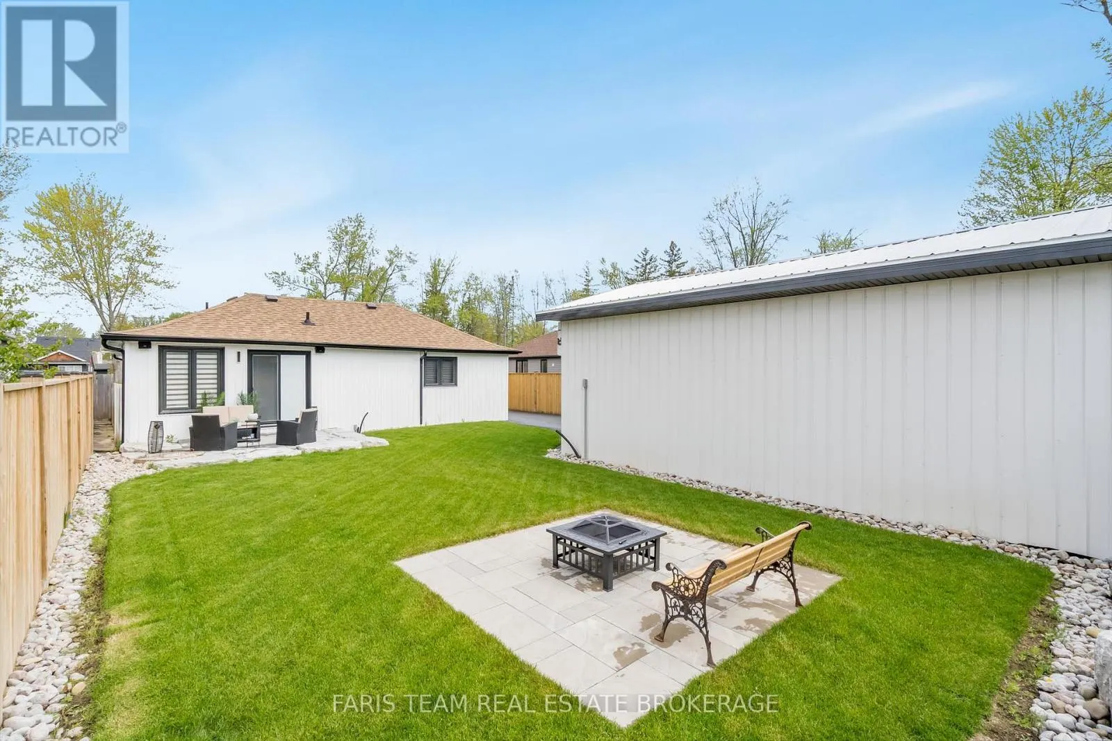 1135 POPLAR DRIVE