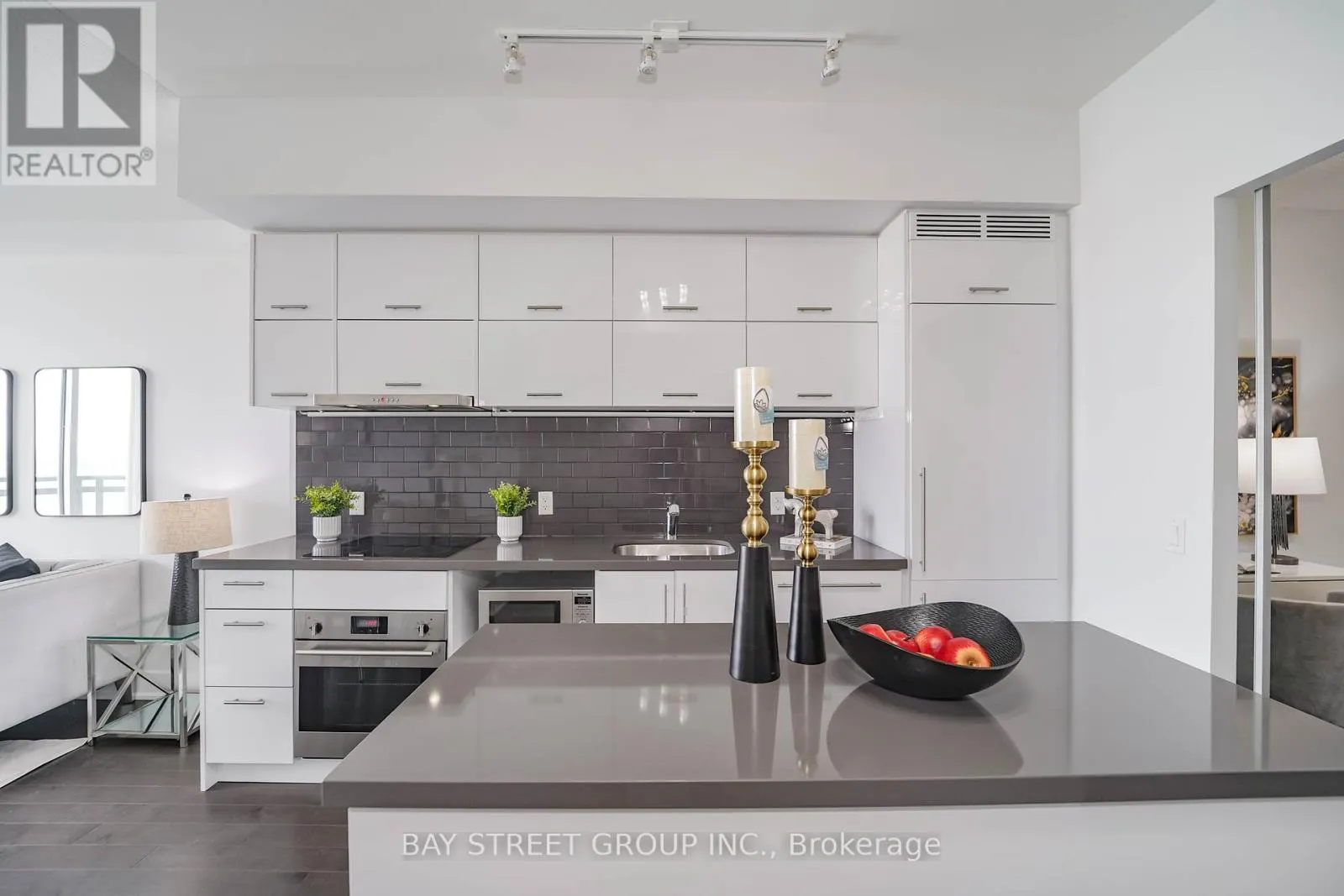 909 - 8081 BIRCHMOUNT ROAD
