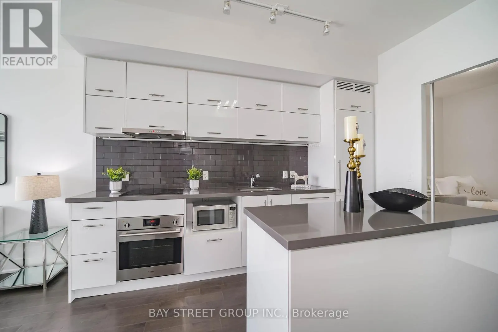 909 - 8081 BIRCHMOUNT ROAD