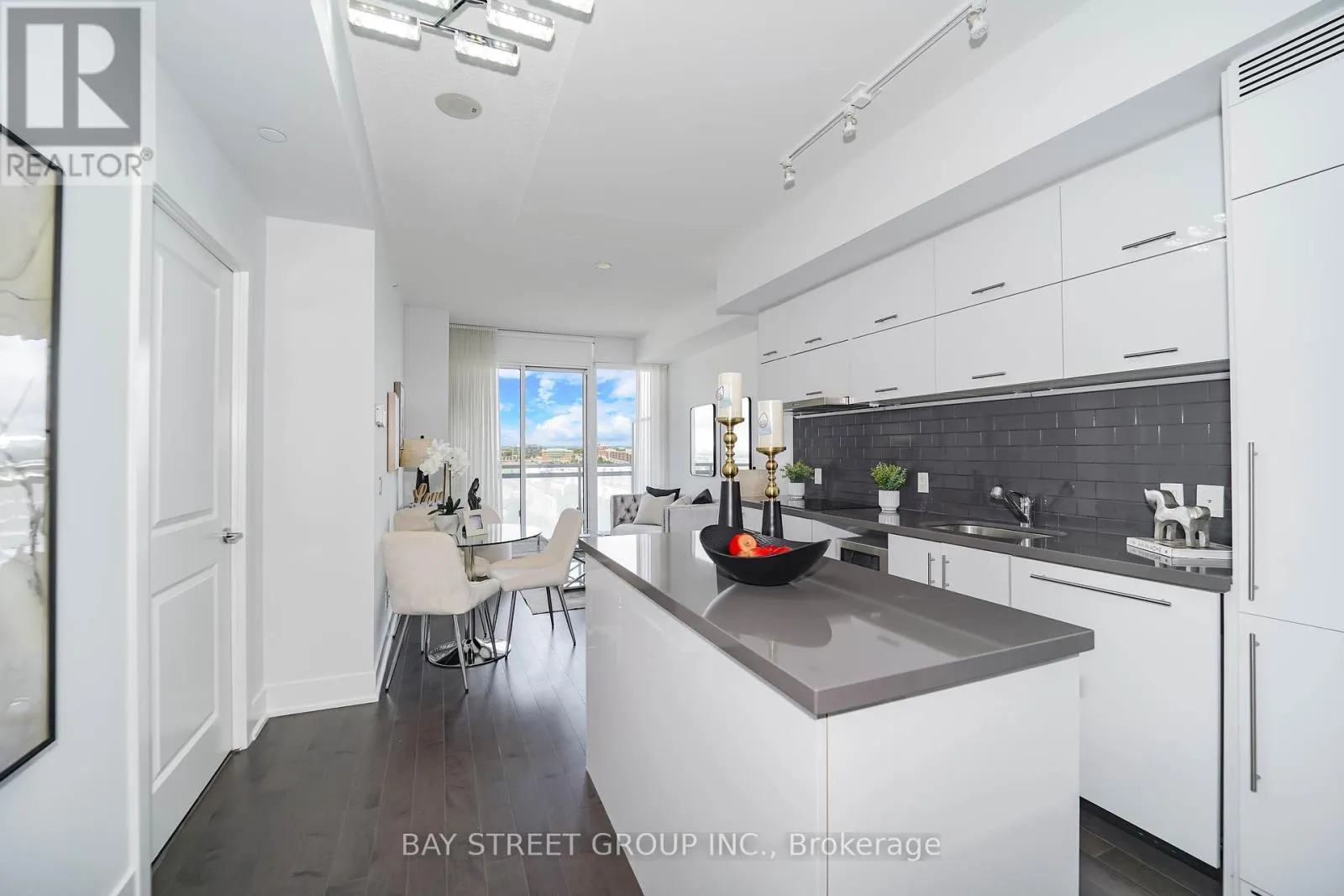 909 - 8081 BIRCHMOUNT ROAD