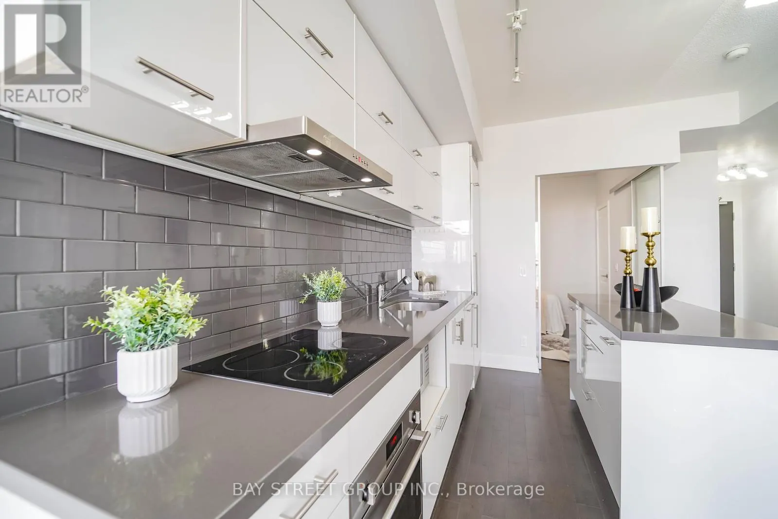 909 - 8081 BIRCHMOUNT ROAD