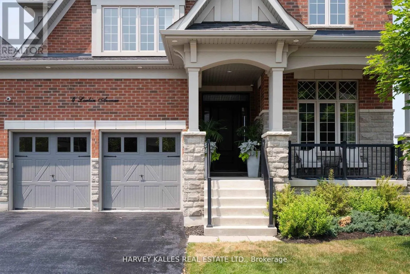 4 LARKIN AVENUE