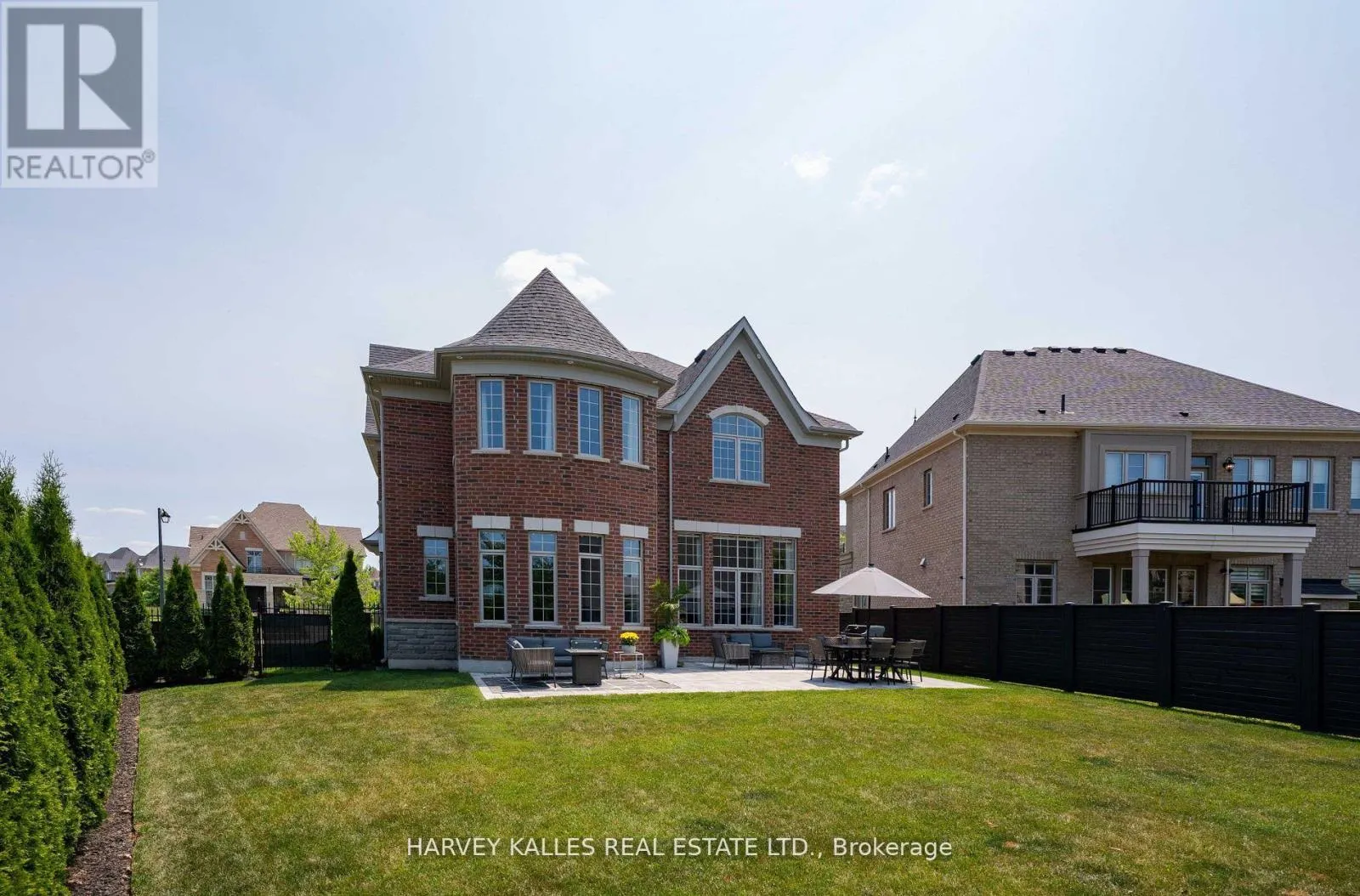 4 LARKIN AVENUE