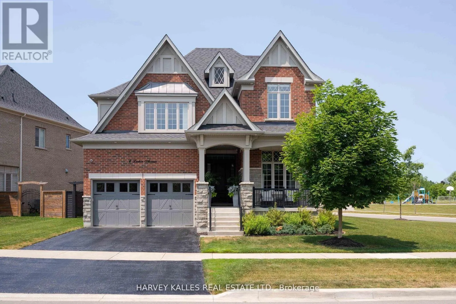 4 LARKIN AVENUE