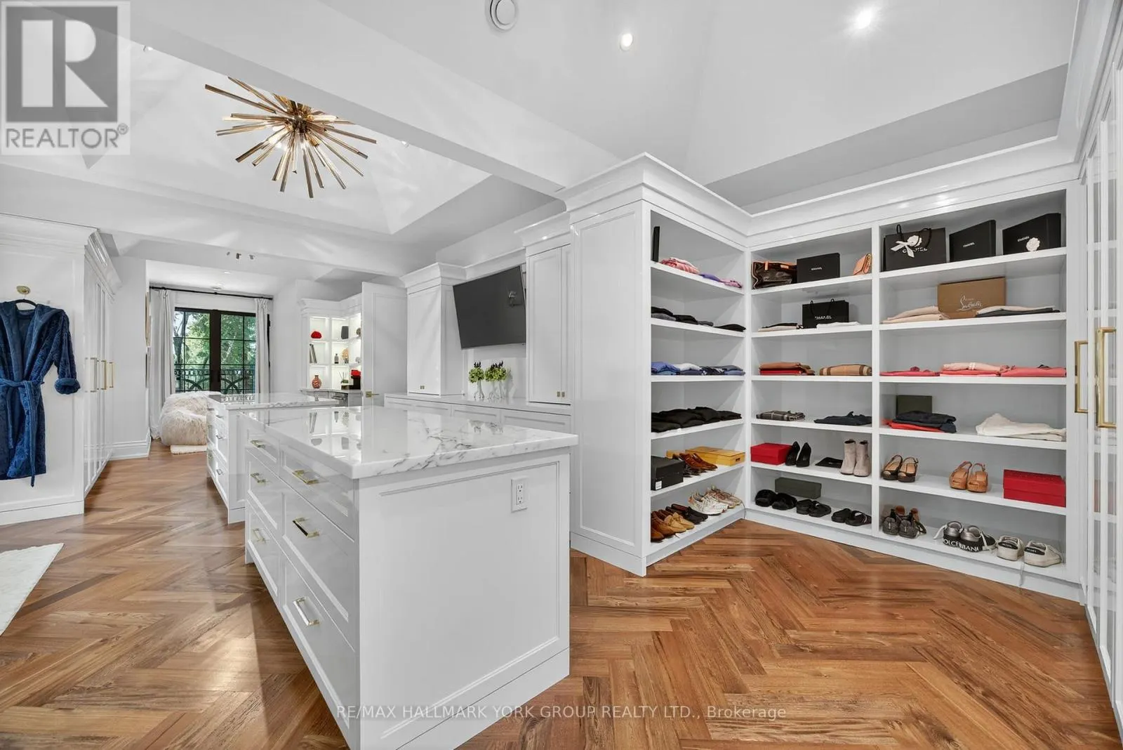 108 KENNEDY STREET W