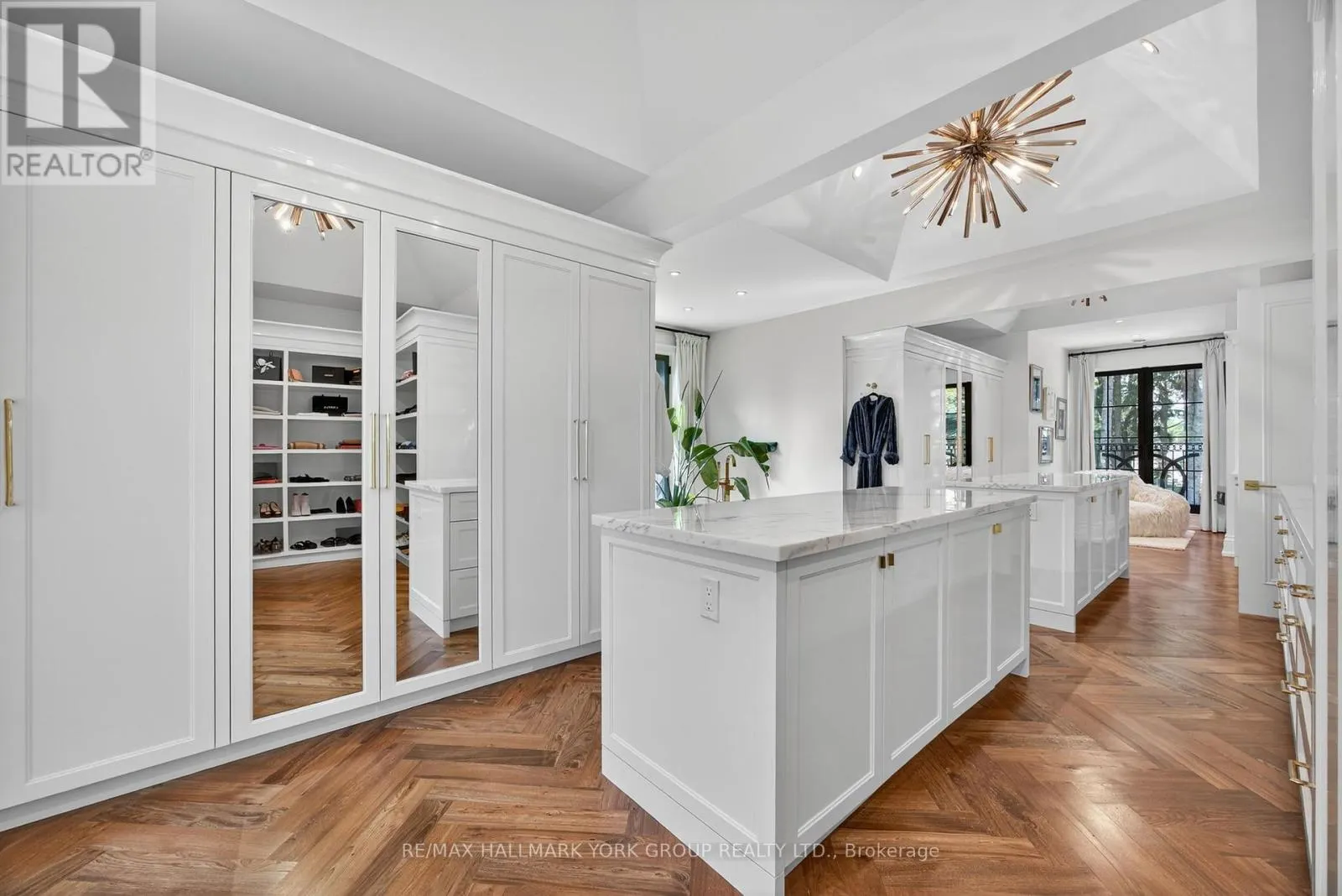 108 KENNEDY STREET W