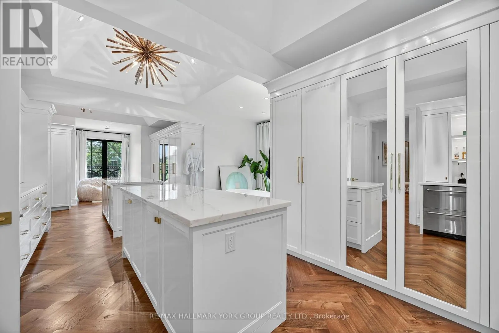 108 KENNEDY STREET W