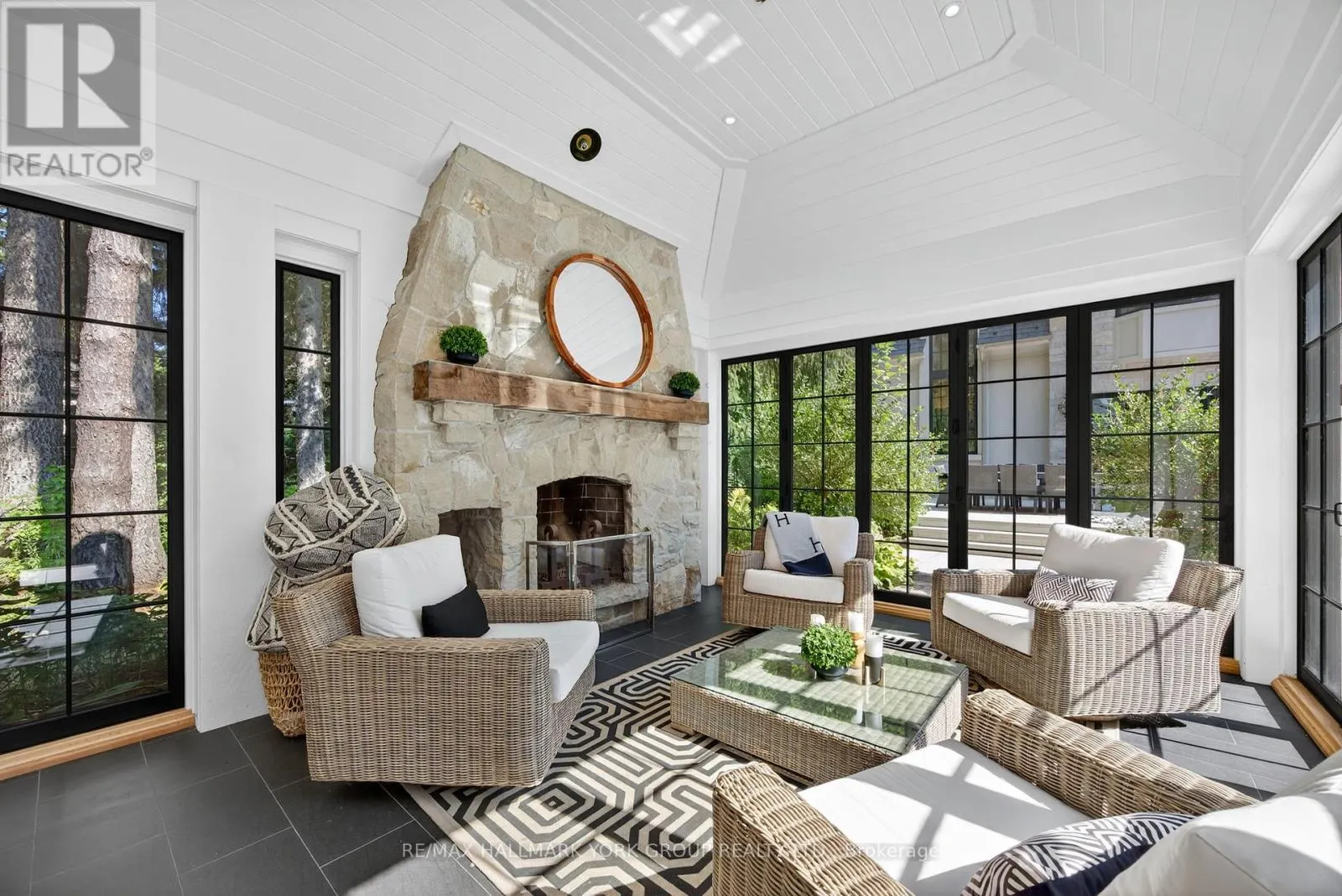 108 KENNEDY STREET W