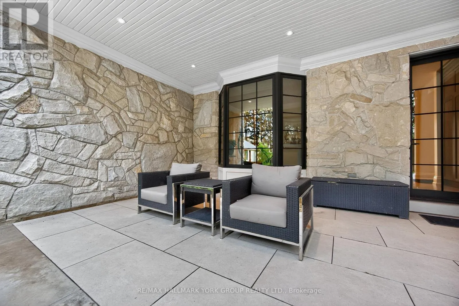 108 KENNEDY STREET W