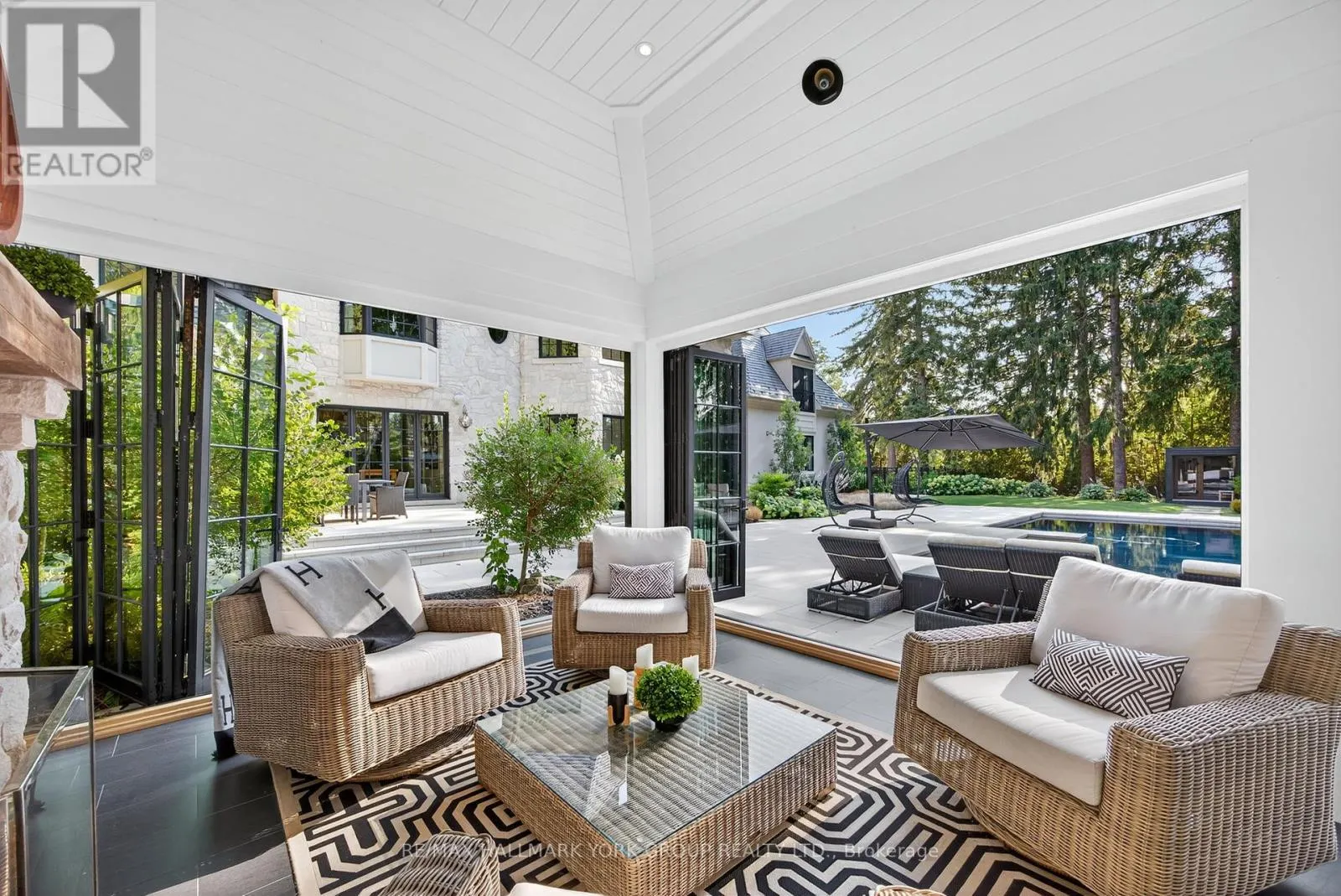 108 KENNEDY STREET W