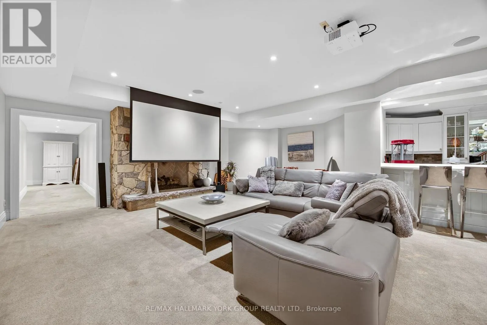 108 KENNEDY STREET W