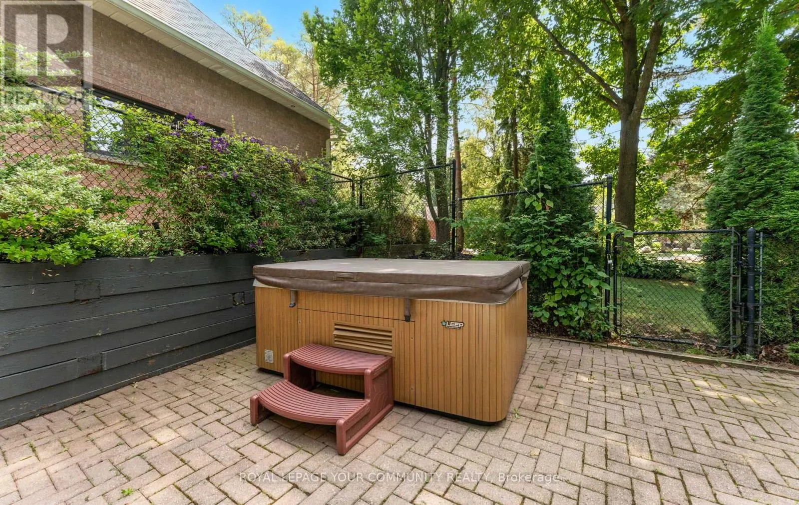 25 TILSTON GROVE