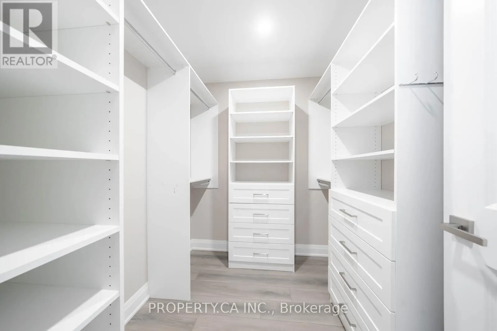 216W - 10 GATINEAU DRIVE
