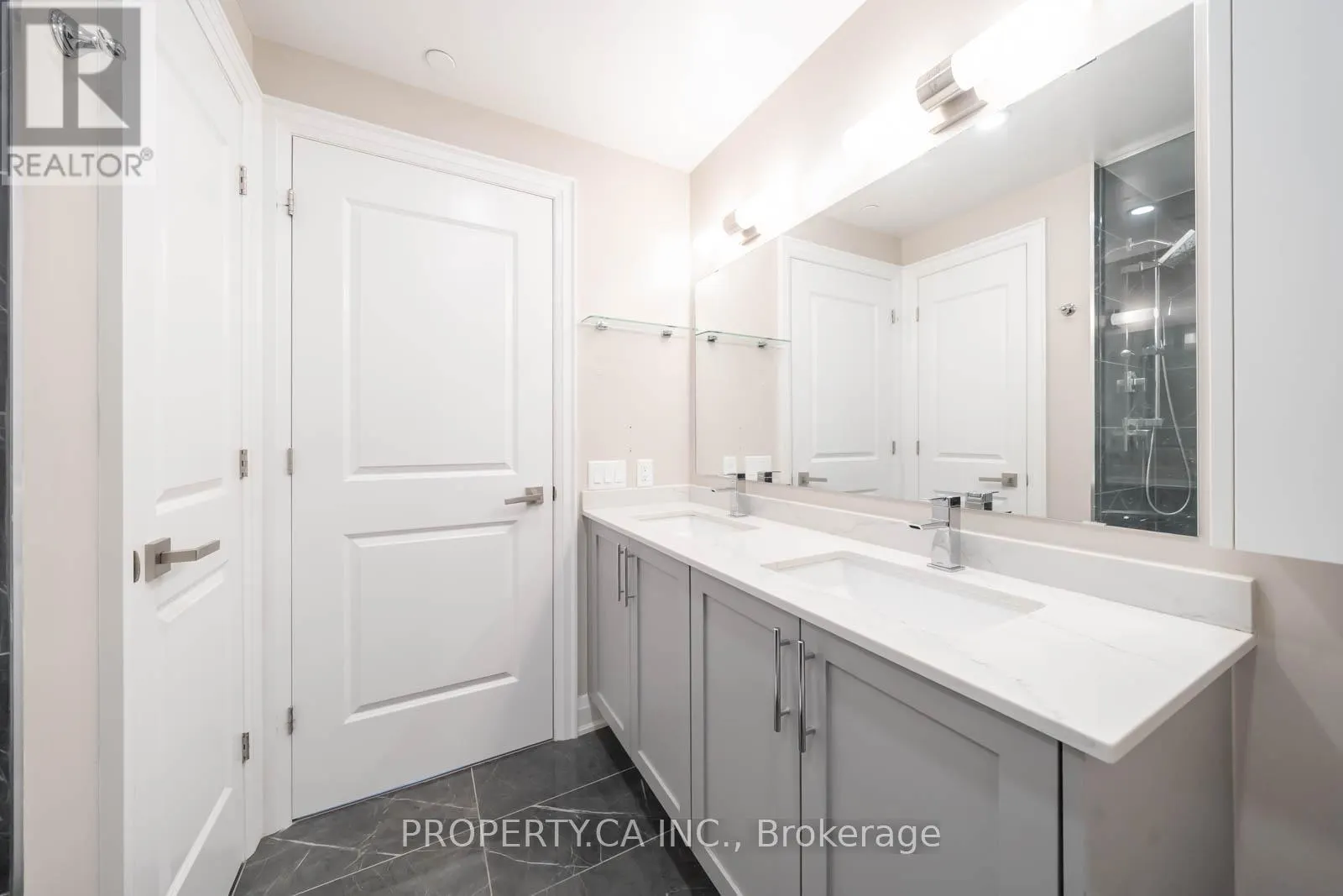 216W - 10 GATINEAU DRIVE