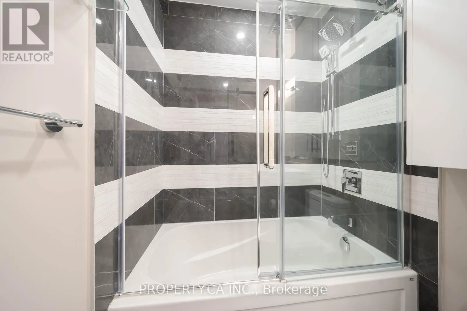 216W - 10 GATINEAU DRIVE