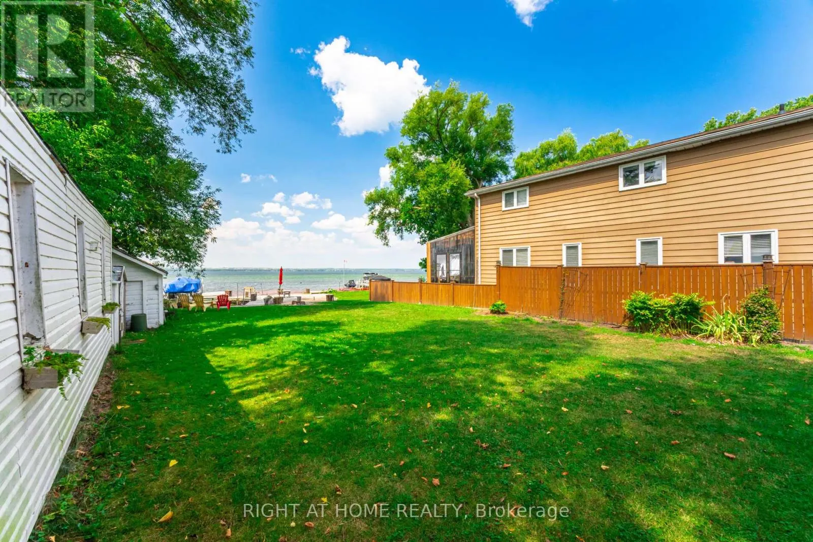 428 LAKE DRIVE S