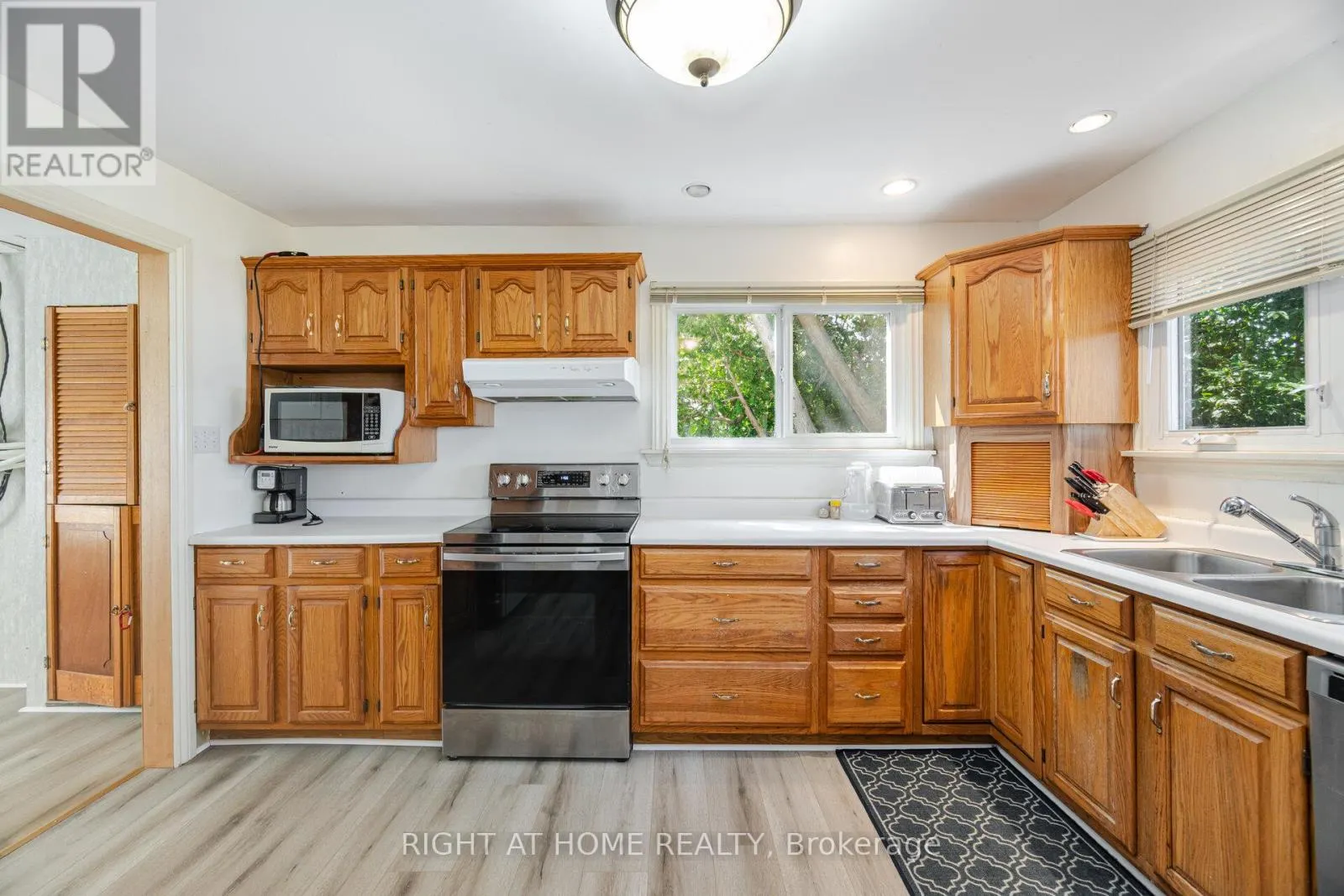 428 LAKE DRIVE S