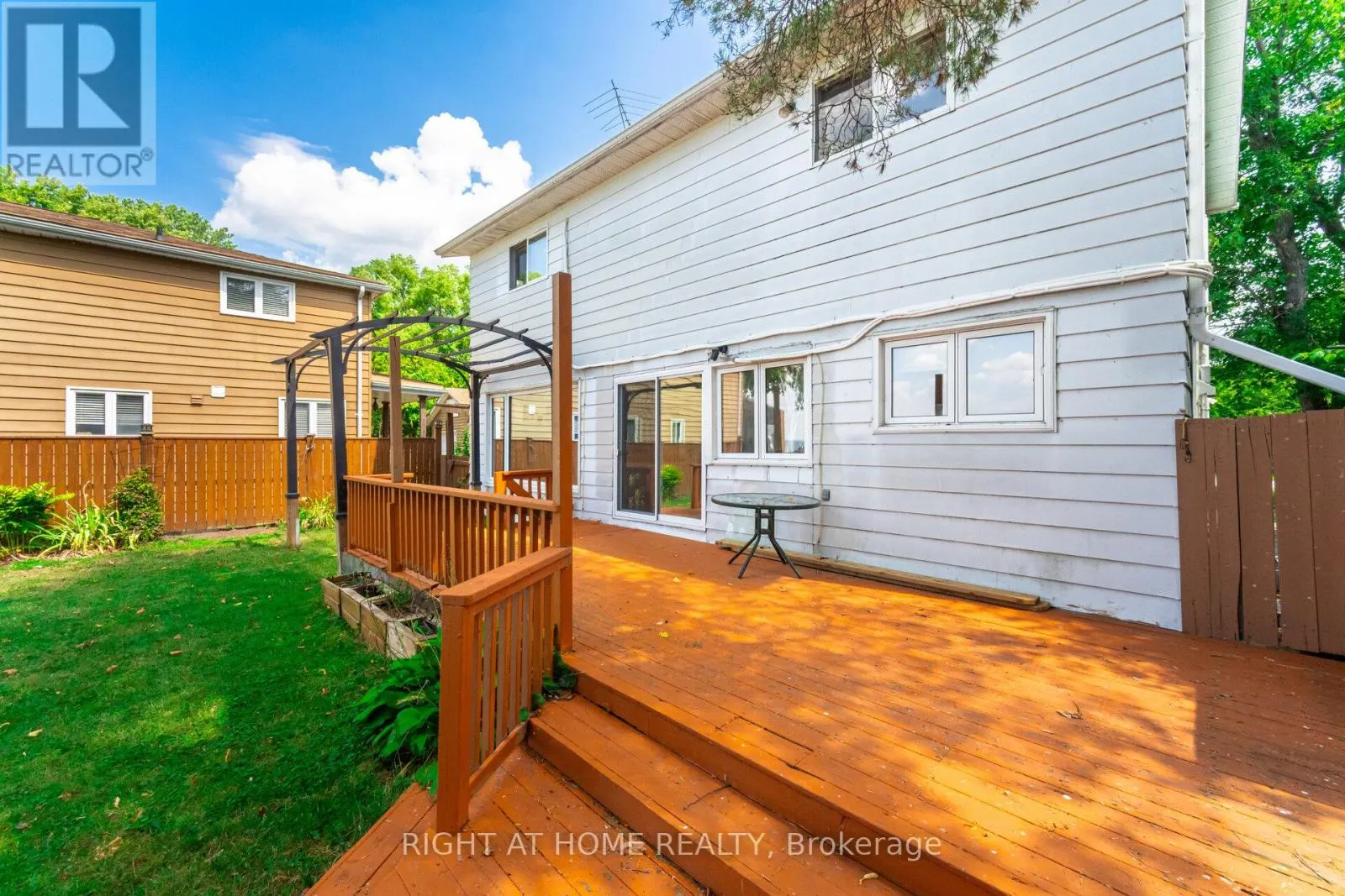 428 LAKE DRIVE S