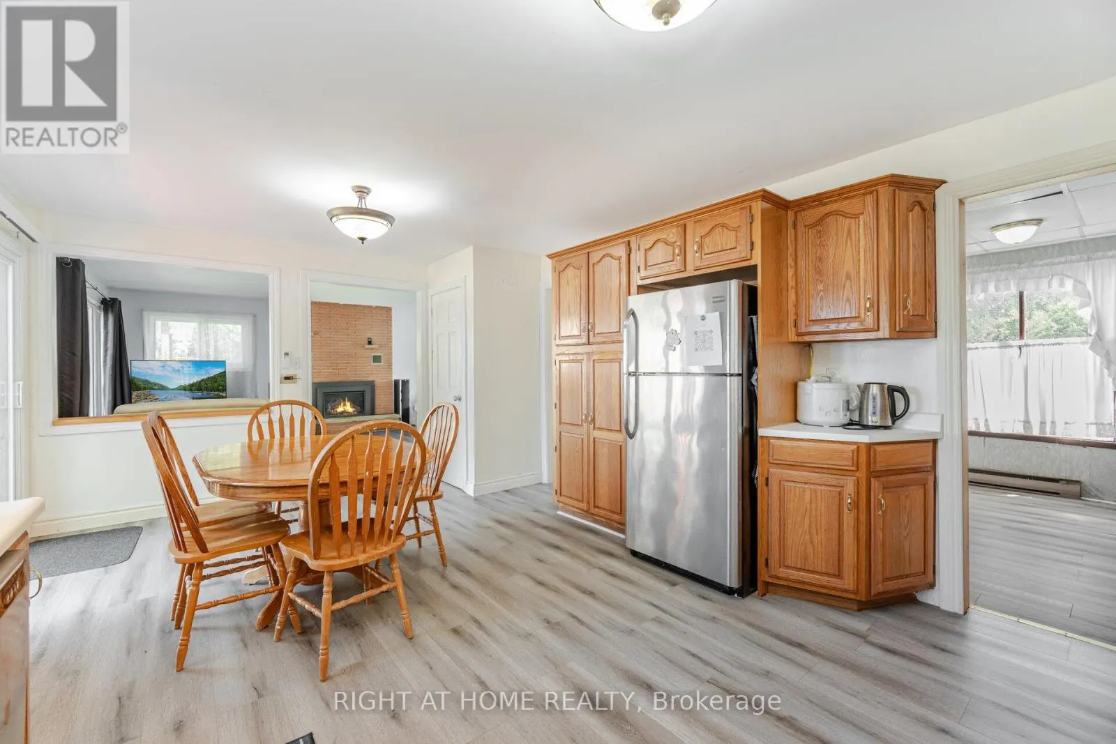 428 LAKE DRIVE S