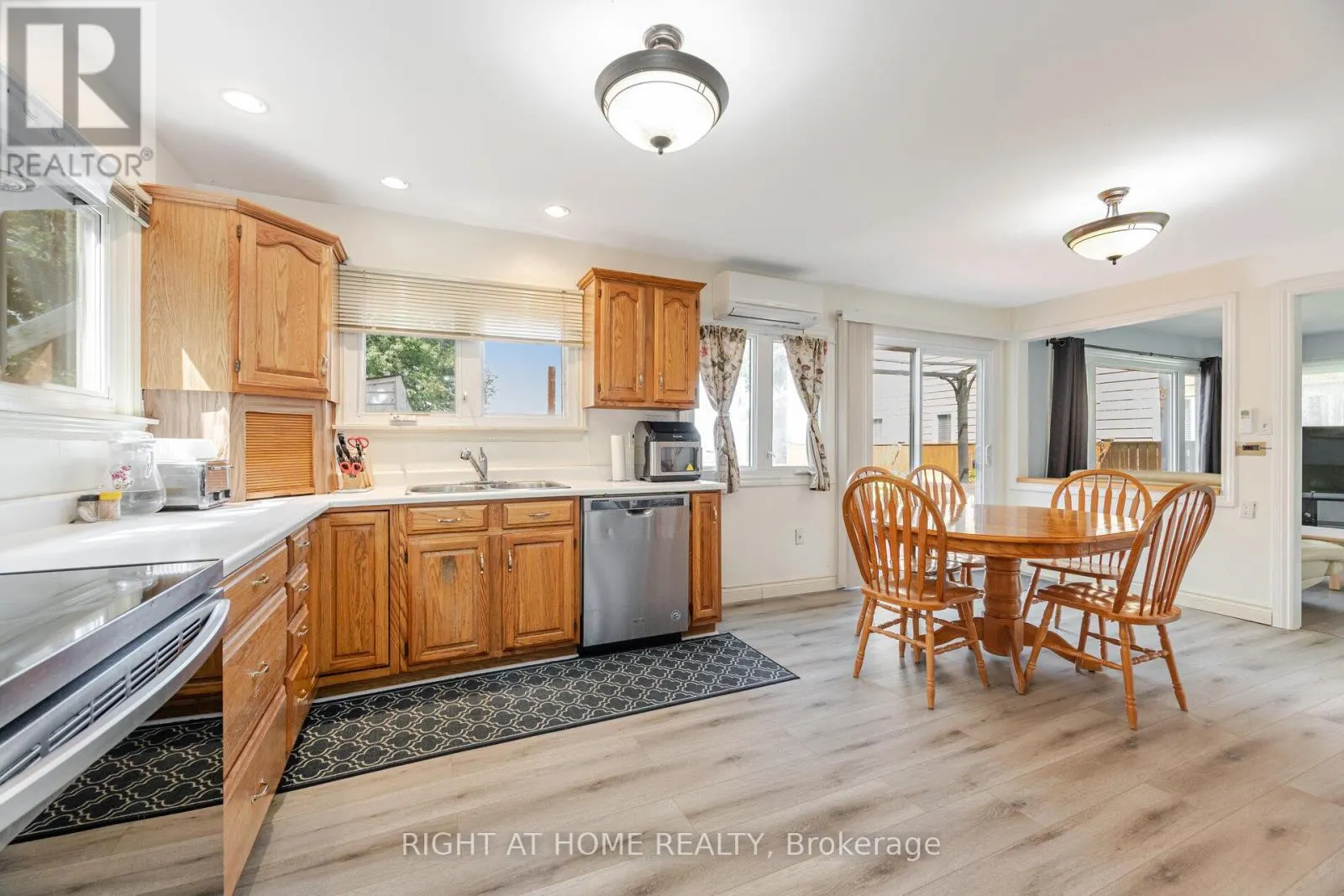 428 LAKE DRIVE S