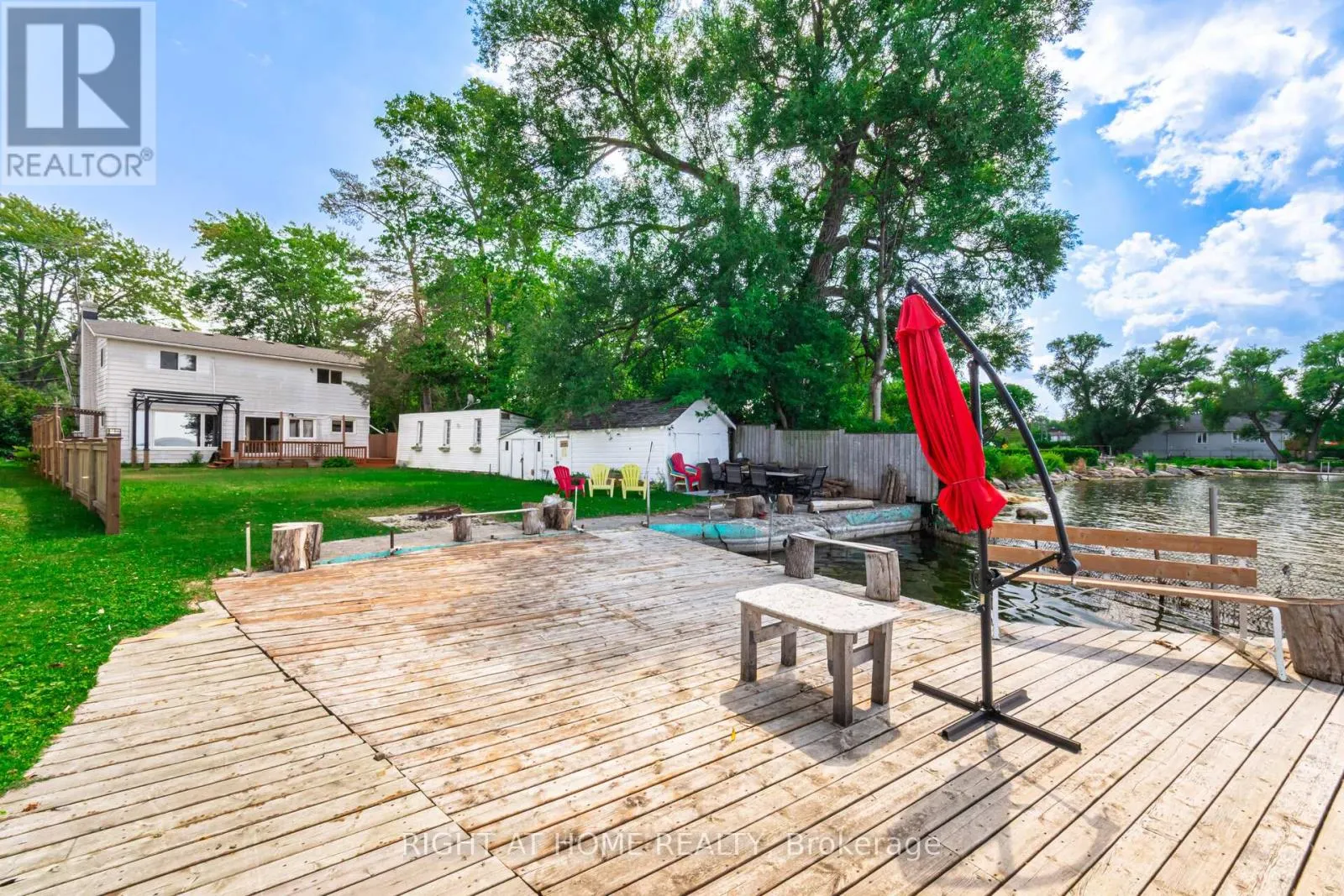 428 LAKE DRIVE S