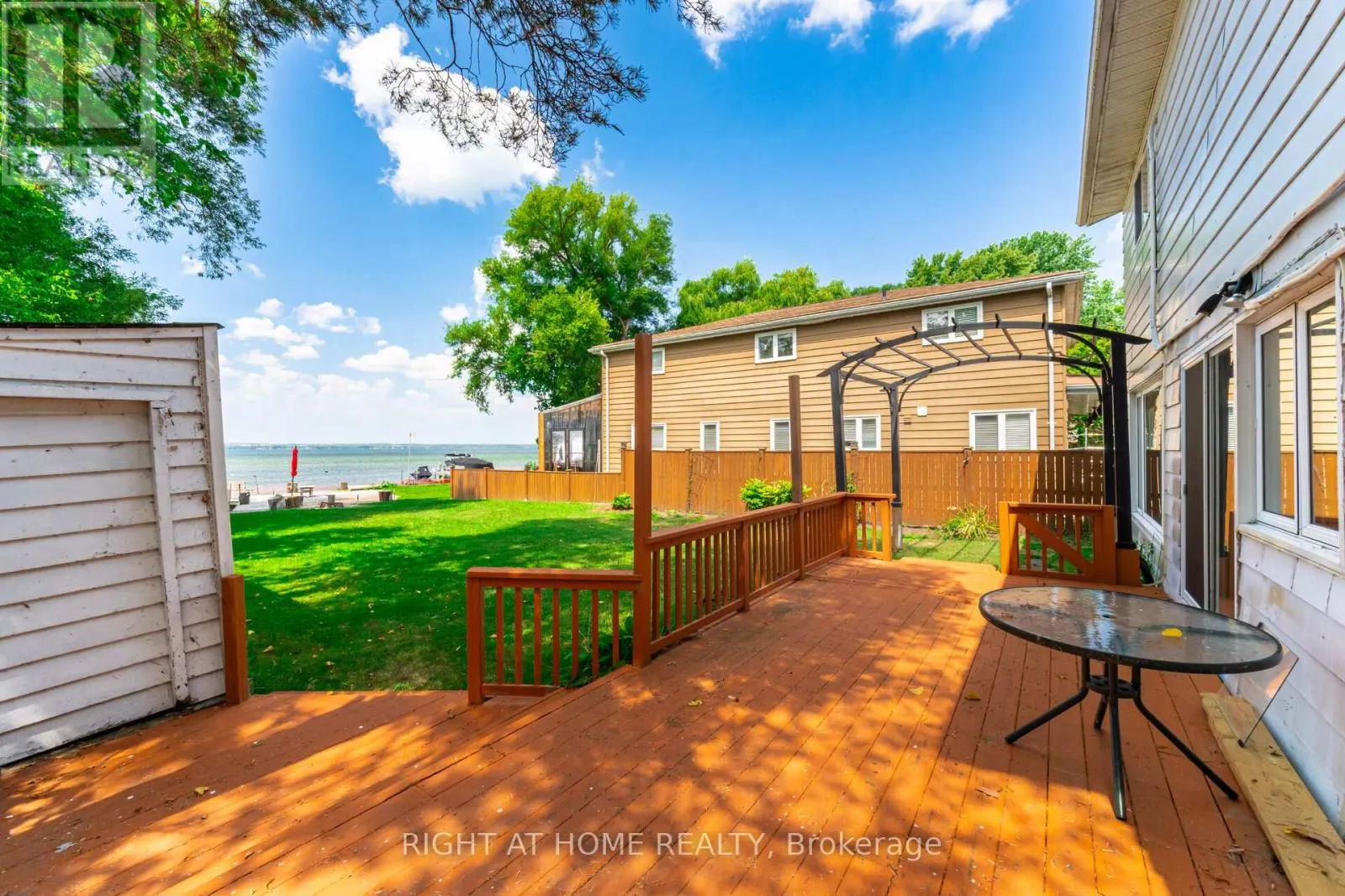 428 LAKE DRIVE S