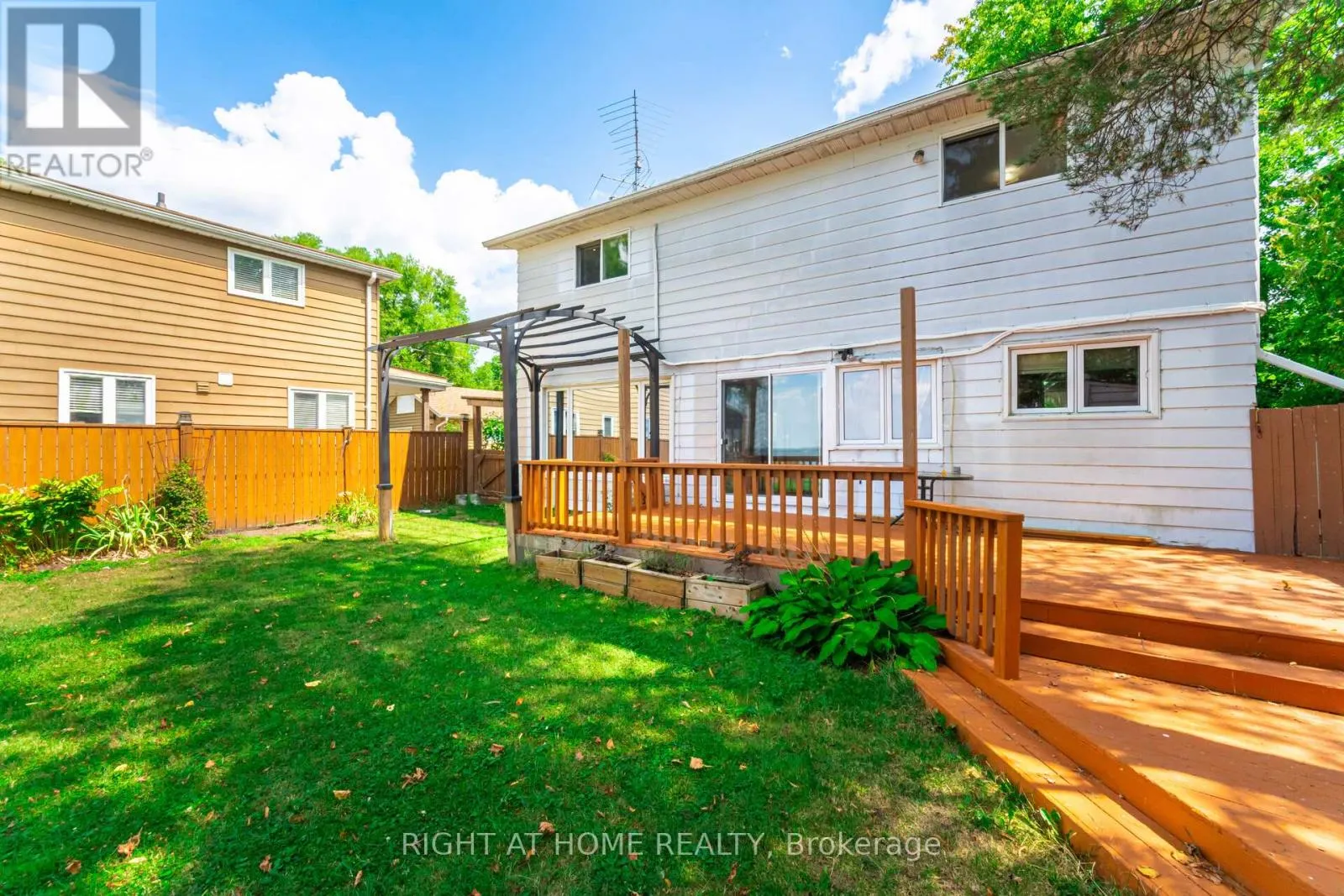 428 LAKE DRIVE S