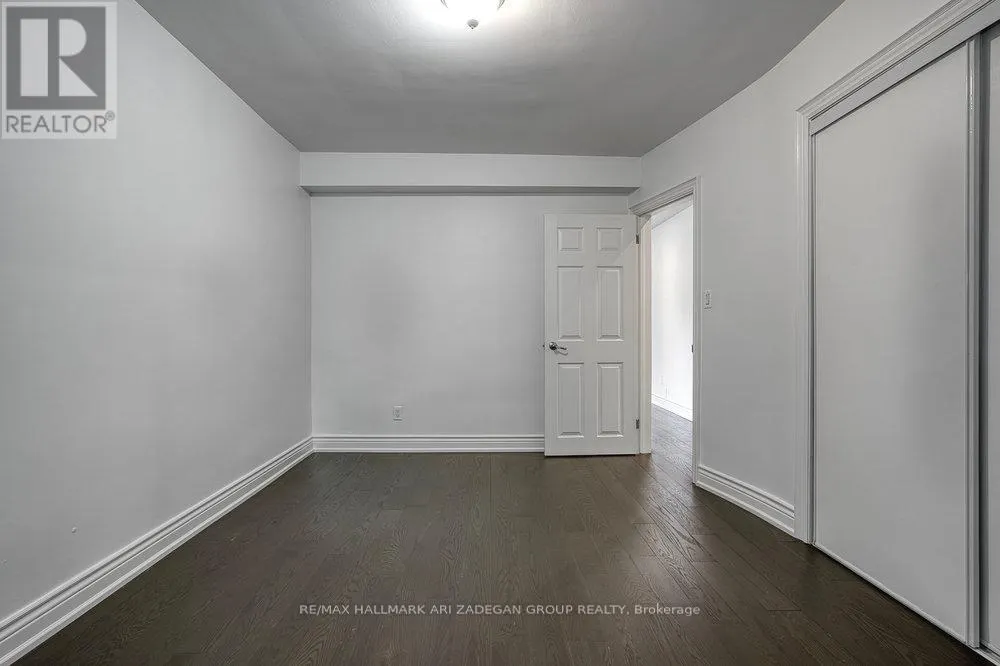 402 CENTRE STREET E