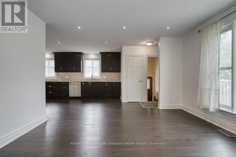 402 CENTRE STREET E