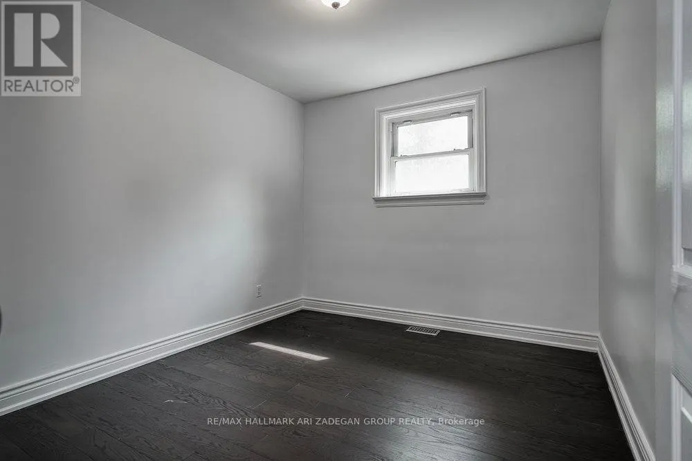 402 CENTRE STREET E