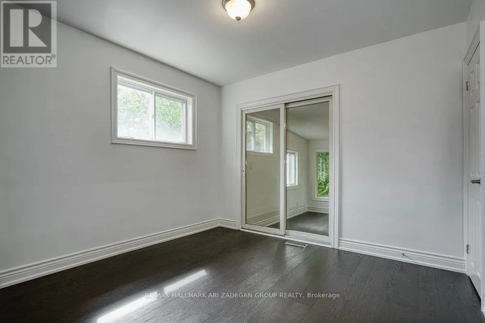 402 CENTRE STREET E