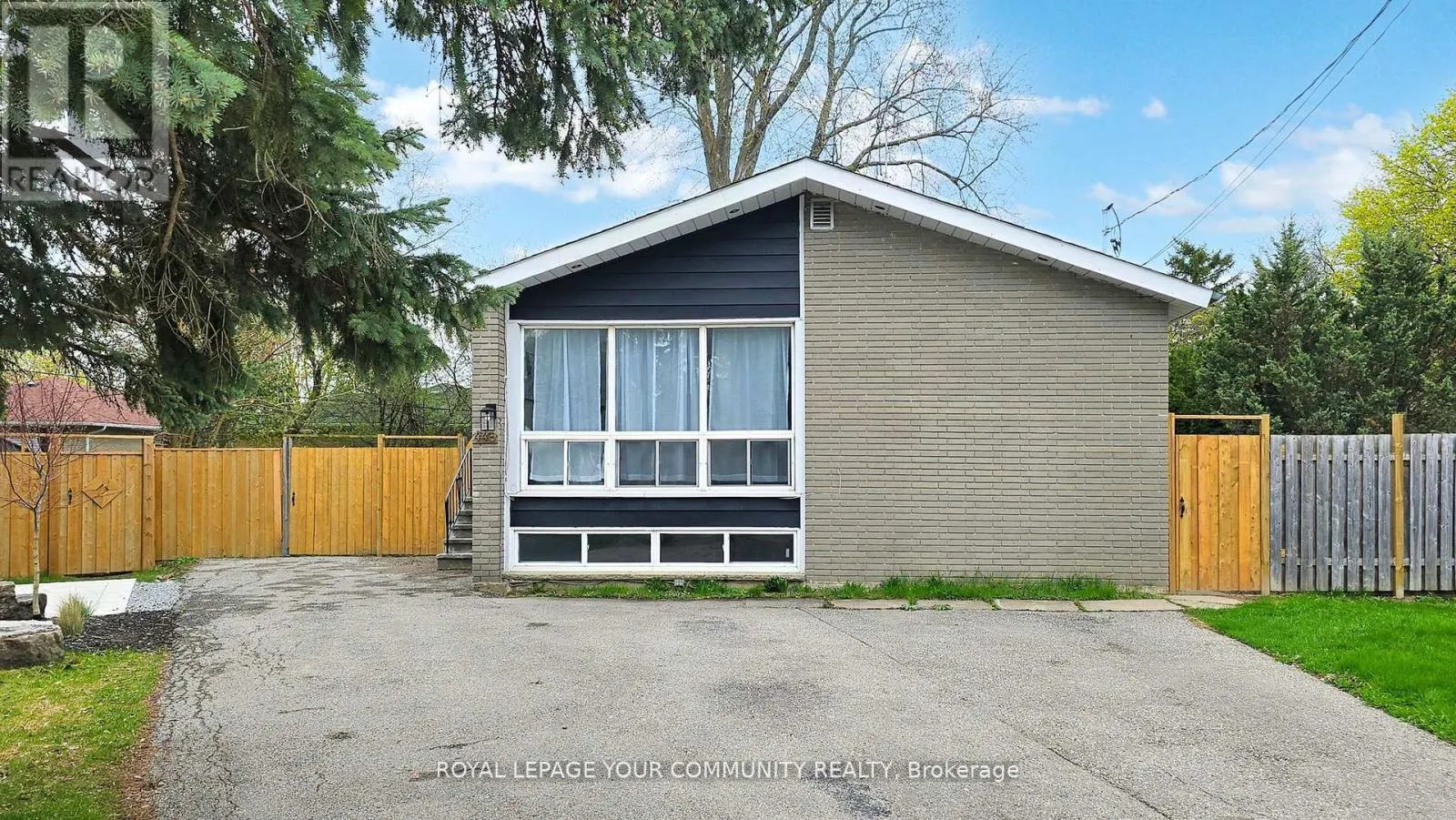 446 LYNETT CRESCENT