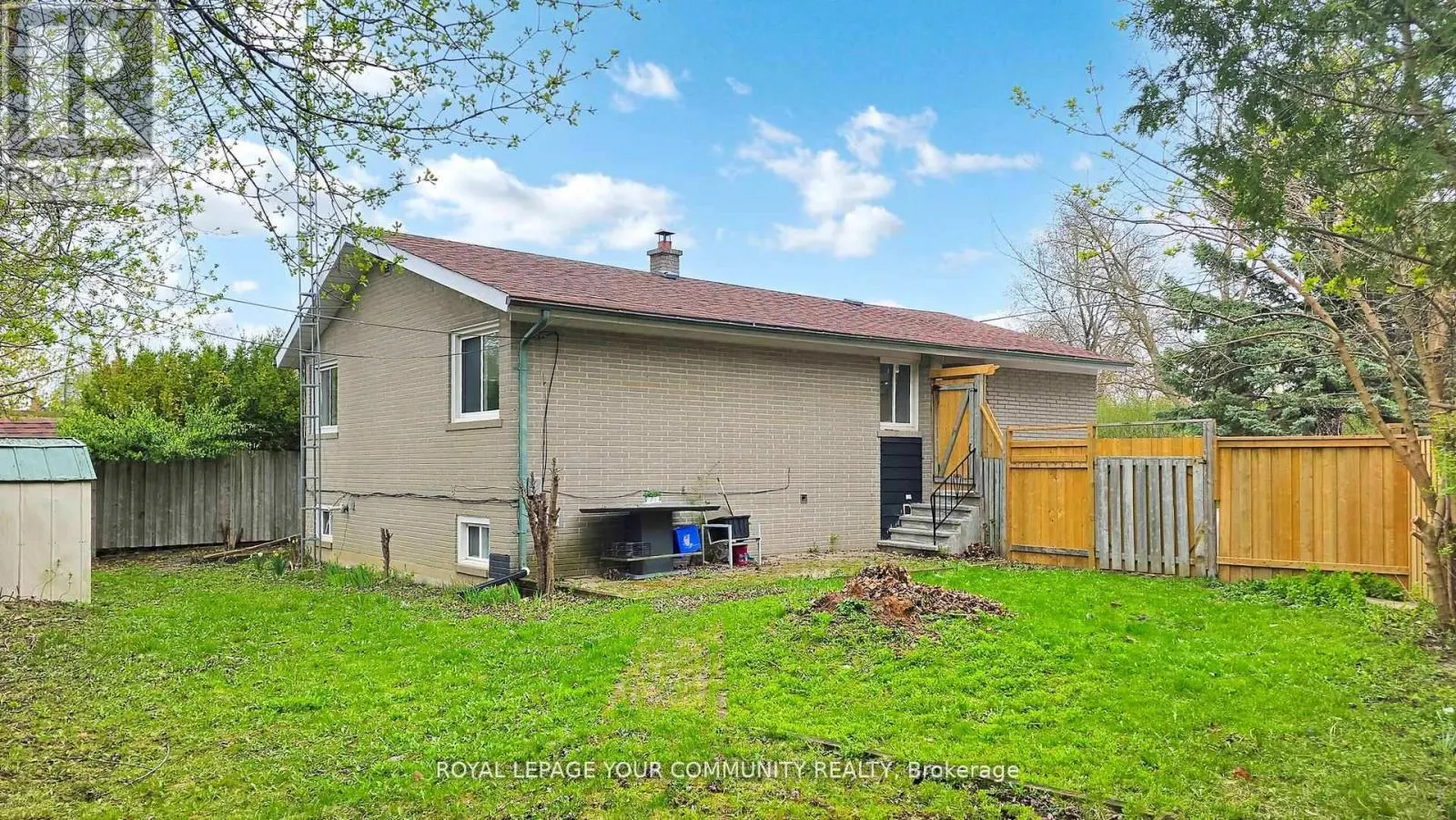 446 LYNETT CRESCENT