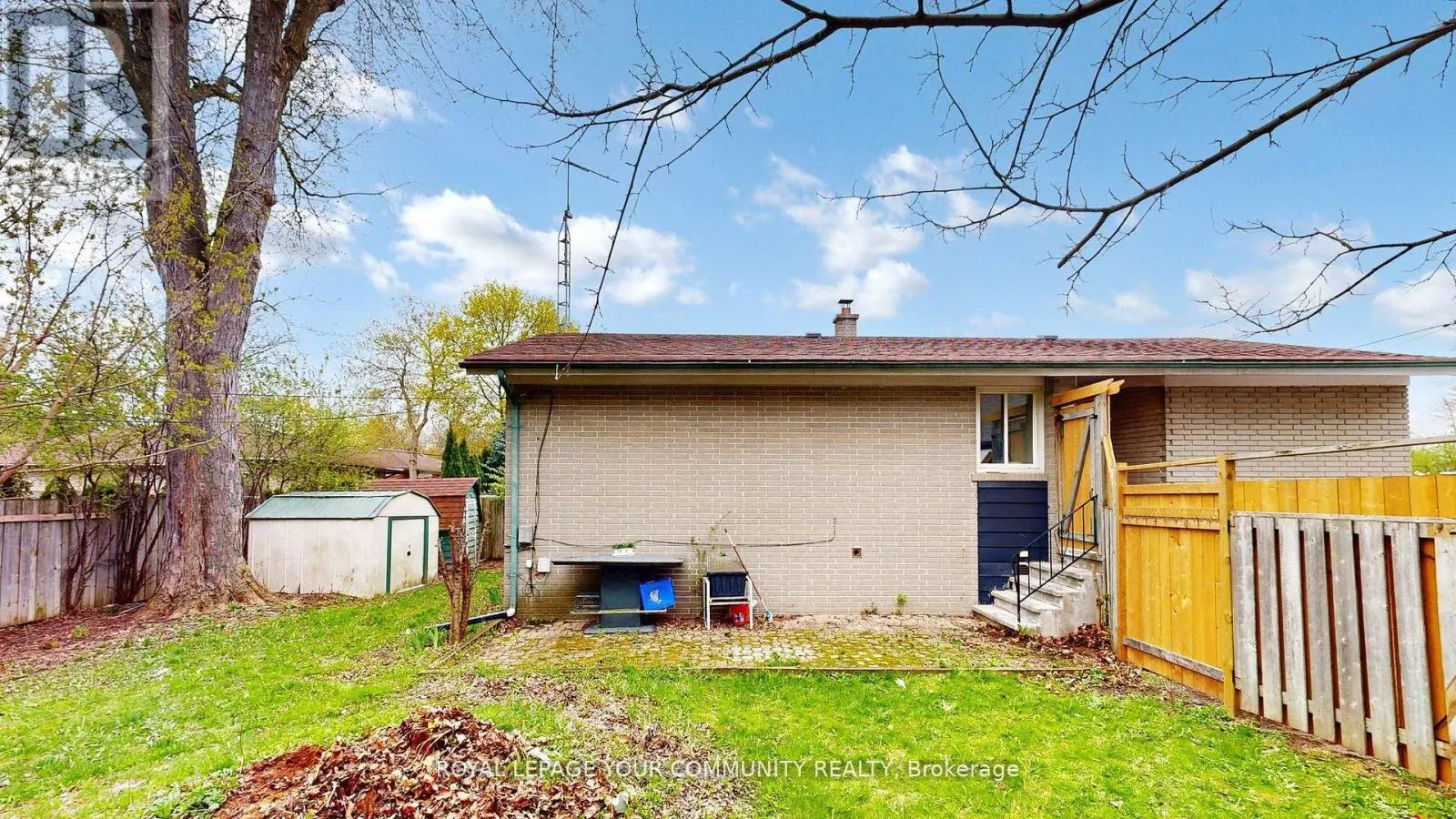 446 LYNETT CRESCENT