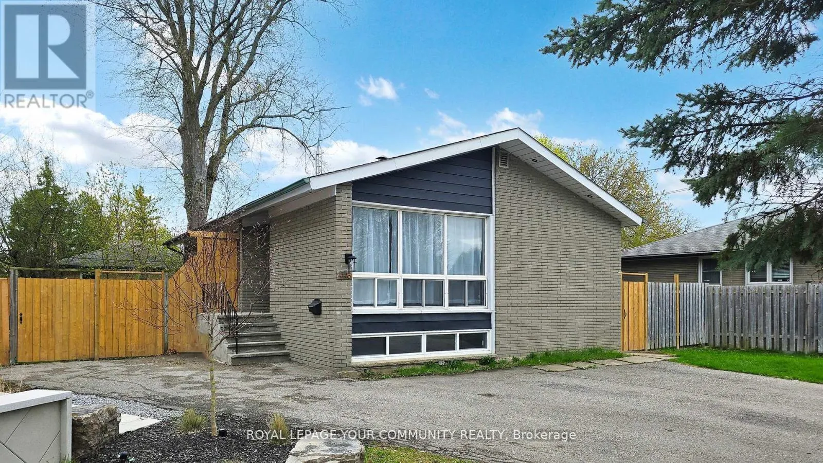 446 LYNETT CRESCENT