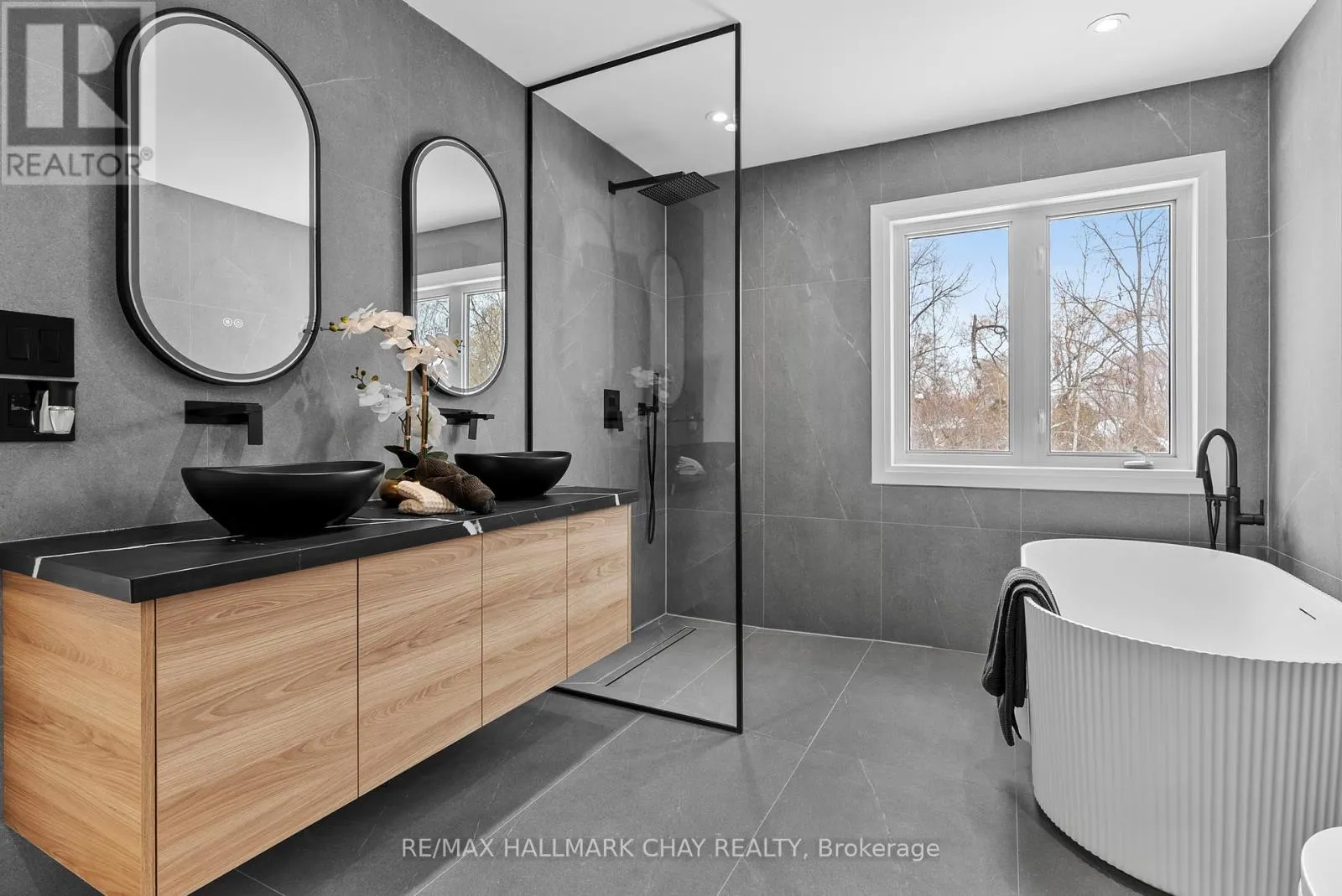 UPPER - 110 GLENDOWER CRESCENT