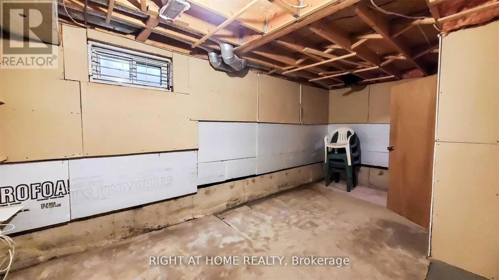 28 BAYWOOD COURT